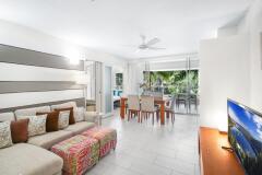 Suite 2206 Living - Drift Beachfront Resort Palm Cove 