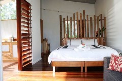 Romantic Cottage Retreat with King Bed - Sweetwater Lodge Atherton Tablelands Cairns