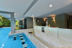 Luxury Port Douglas Holiday House | Swim up Bar