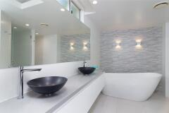 Three Bedroom Executive Bathroom - Mandalay Luxury Beachfront Apartments Port Douglas