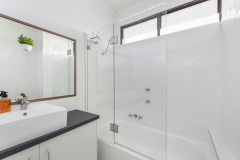 Tranquil Holiday Apartment modern bathroom with Shower & Bathtub | Palm Cove Accommodation